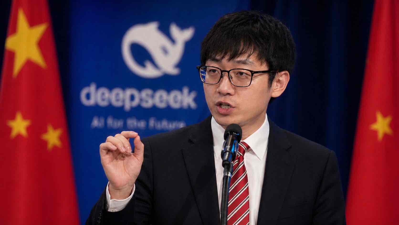 [DeepSeek] 没有人比咱更懂开源「搞笑贴」