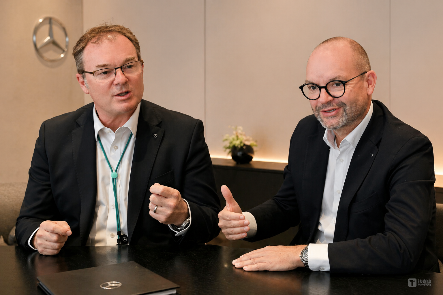 梅赛德斯-奔驰集团股份公司董事会成员、首席技术官白韫泽，以及梅赛德斯-奔驰中国研发与采购负责人庄睦德