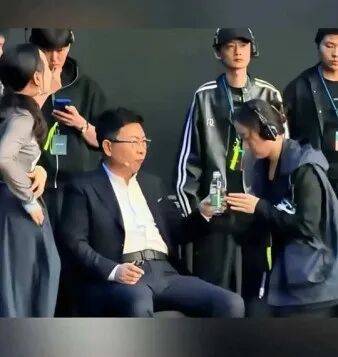 口无遮拦后被围攻，张雪危险了......