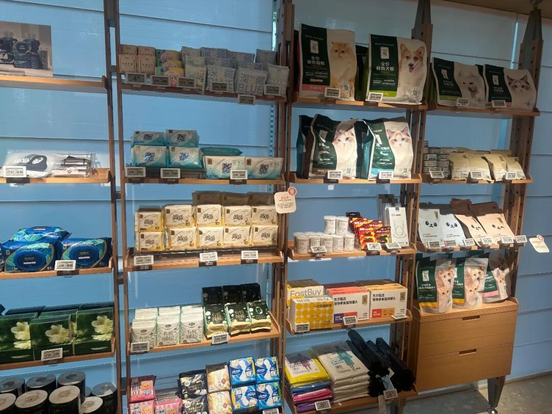实探东方甄选线下首店，全是“俞敏洪味儿”