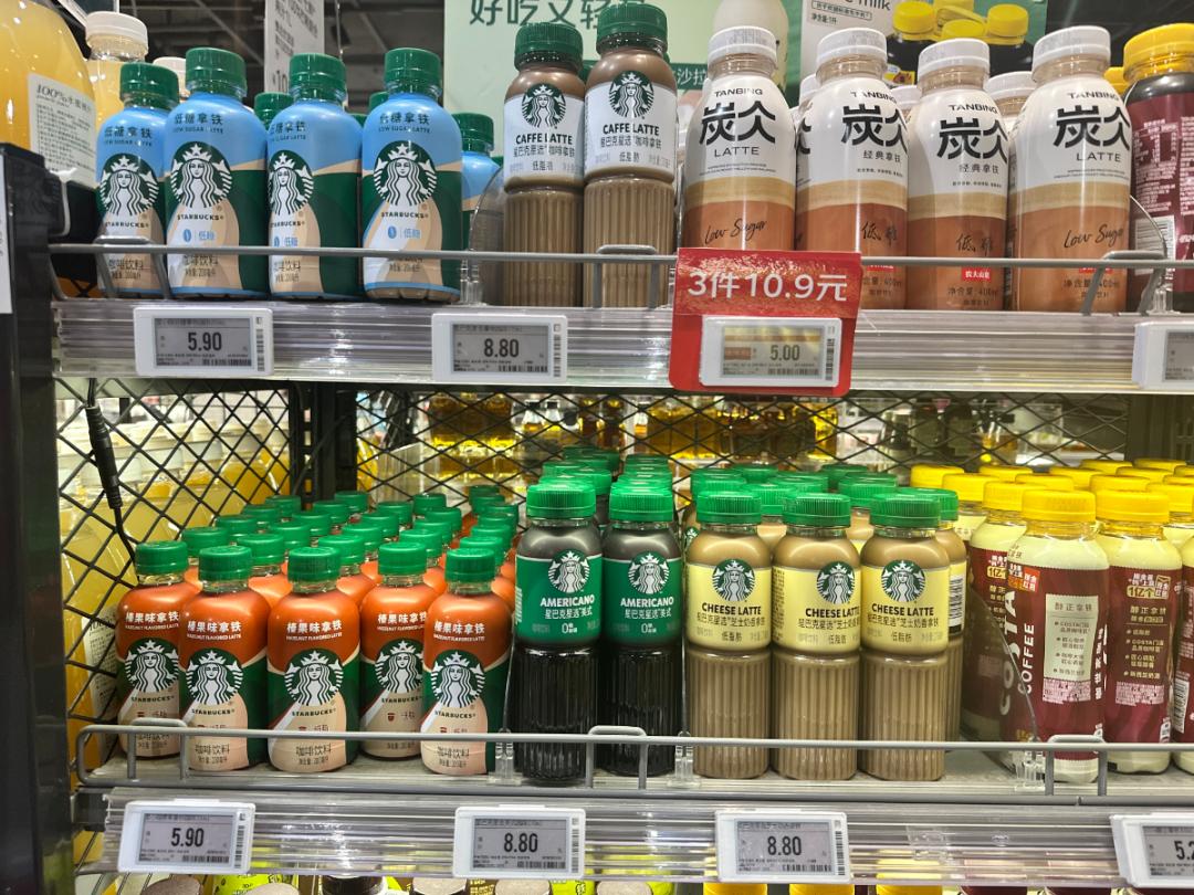 从杯子到瓶子，茶咖巨头们把生意做到了超市货架上