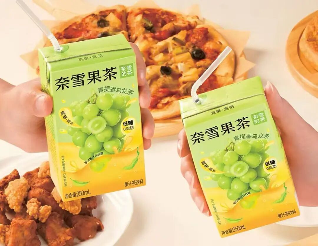 从杯子到瓶子，茶咖巨头们把生意做到了超市货架上