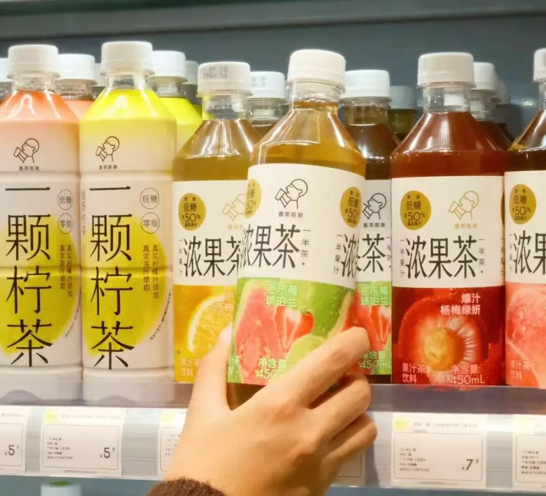 从杯子到瓶子，茶咖巨头们把生意做到了超市货架上