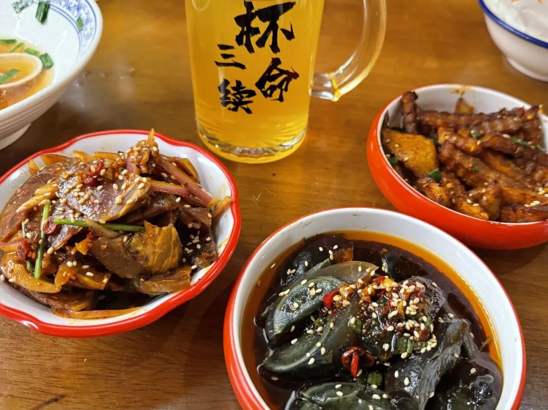 馄饨酒馆，灯火下楼台