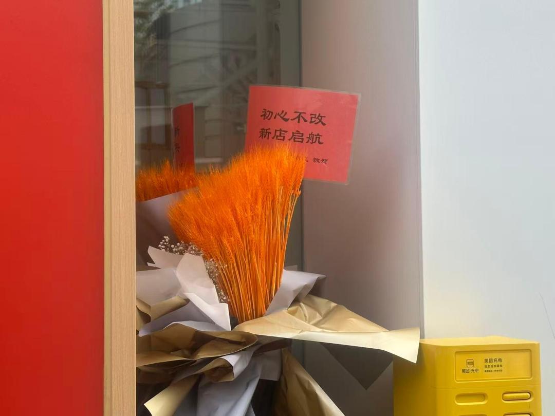 实探东方甄选线下首店，全是“俞敏洪味儿”