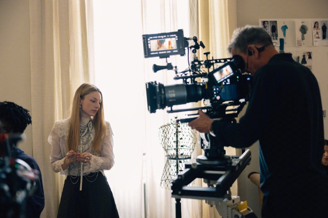 安妮海瑟薇《圣母玛利亚》新预告 妆造很惊艳