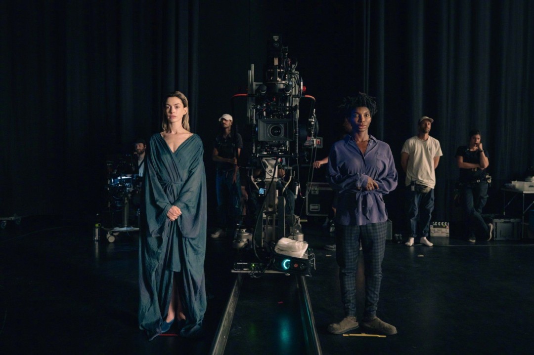 安妮海瑟薇《圣母玛利亚》新预告 妆造很惊艳