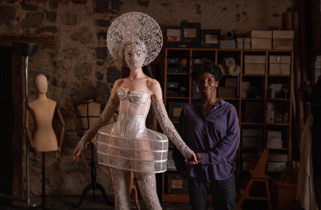 安妮海瑟薇《圣母玛利亚》新预告 妆造很惊艳