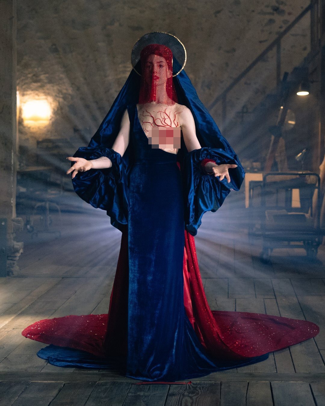 安妮海瑟薇新片《圣母玛利亚》新造型美图欣赏！