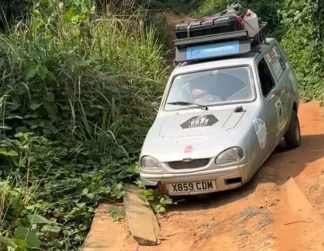 没空调一路修车还差点被空袭送走 两男子开三蹦子成功穿越非洲！