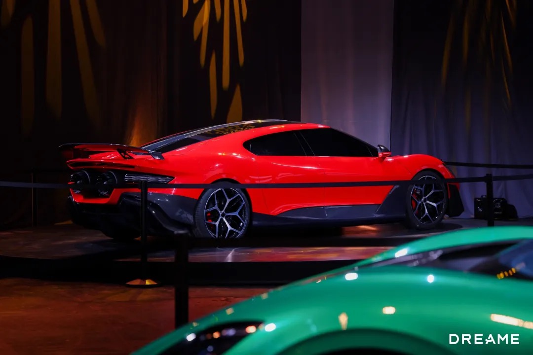 早报｜苹果iOS 27或大幅升级照片App/曝一加、realme正式合并/去年我国Token调用量达21100万亿