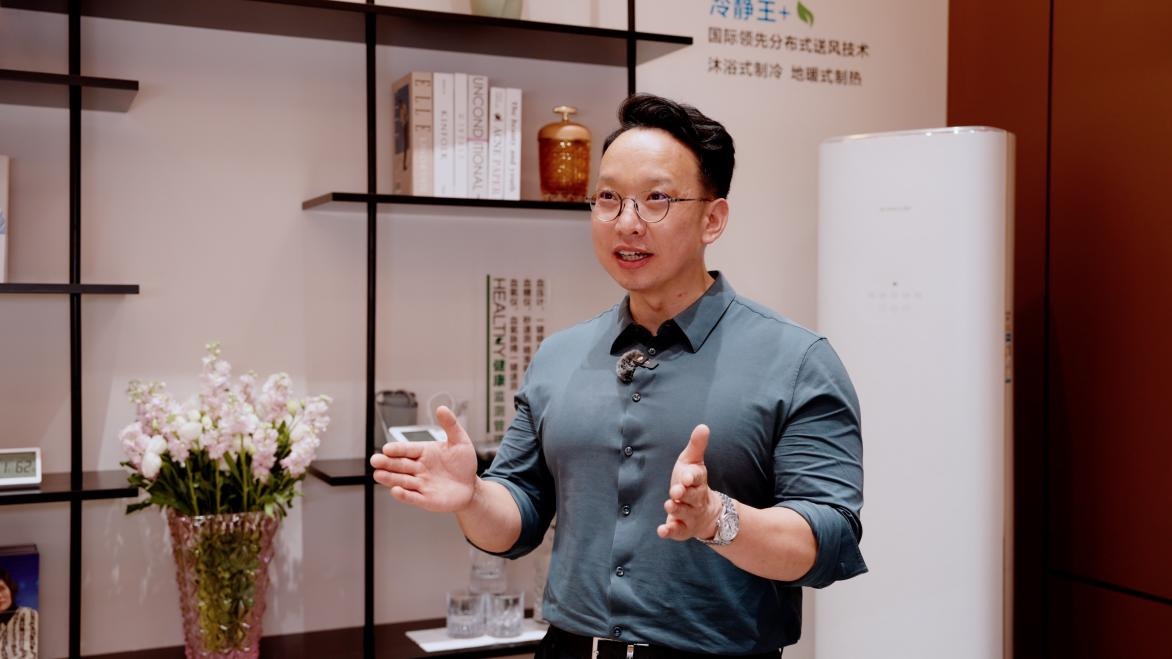 早报｜Claude官宣接入Adobe全家桶等生产力软件/微信朋友圈灰测改版/曝索尼PS5数字版游戏新增「30天联网验证」机制