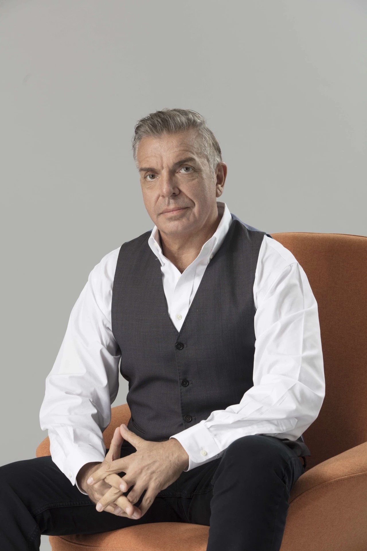 早报｜Claude官宣接入Adobe全家桶等生产力软件/微信朋友圈灰测改版/曝索尼PS5数字版游戏新增「30天联网验证」机制