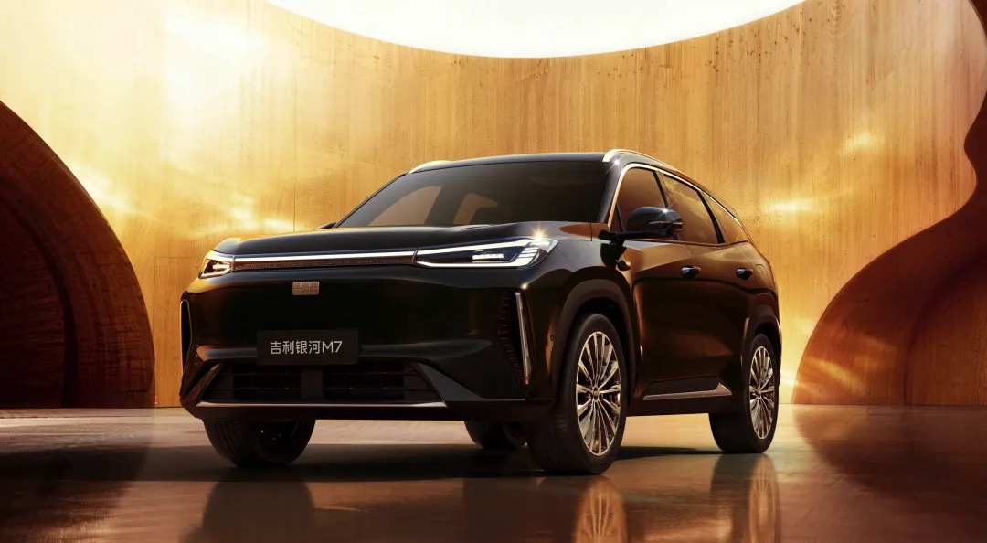 早报｜苹果iOS 27或大幅升级照片App/曝一加、realme正式合并/去年我国Token调用量达21100万亿