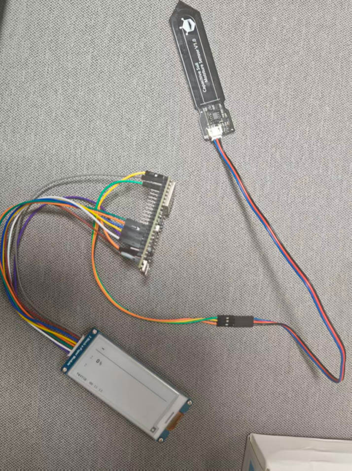 这届年轻人用 AI 造的「新物种」：活过来的画框、会叹气的台灯、会写信的龟背竹……