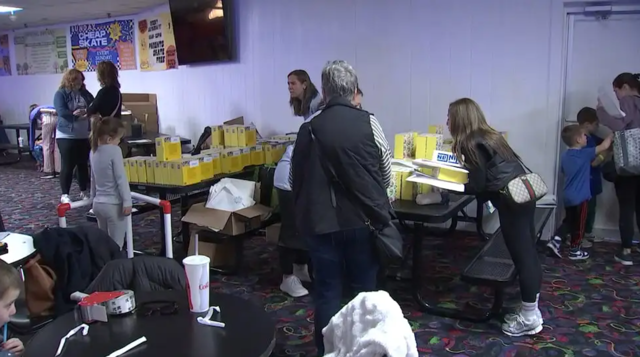 一台比小天才还猛的「反 AI 座机」，卖爆美国家长群