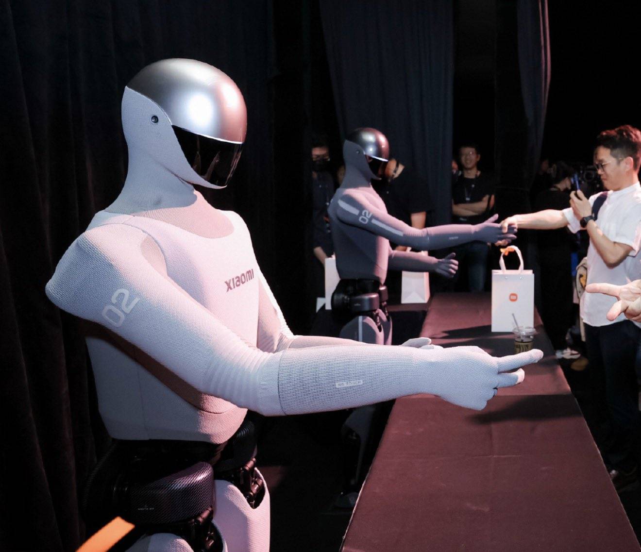 小米最新人形机器人的手，会「出汗」了