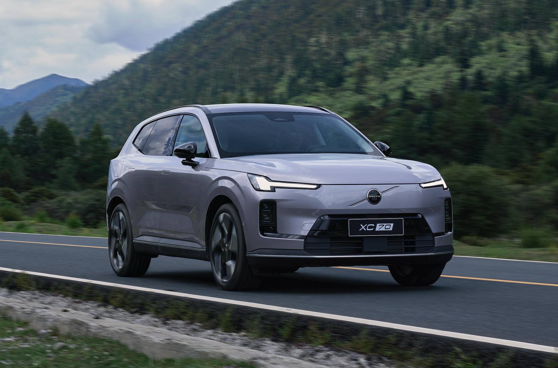 沃尔沃把「油、电、混」都摆上北京车展，99 岁的安全牌还要继续打丨北京车展