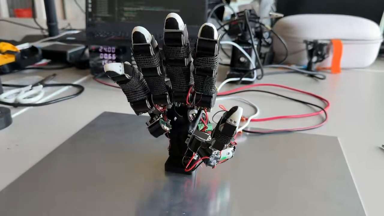 小米最新人形机器人的手，会「出汗」了