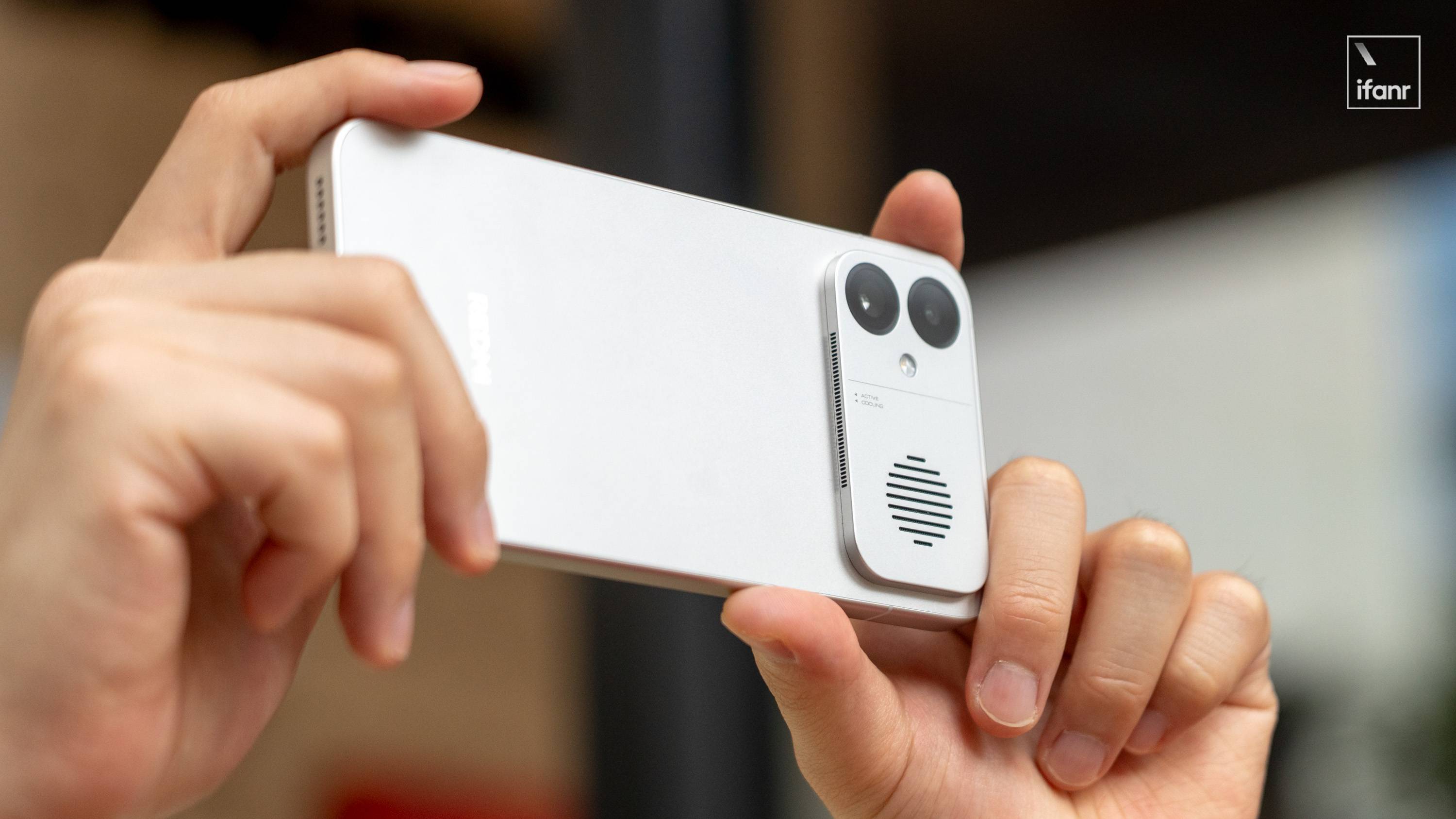 REDMI K90 Max 体验：内置风扇加独显，用最直接的方式造一台性能旗舰