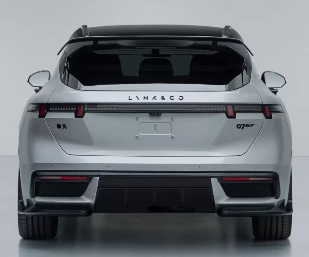 尊界首款 MPV V800 亮相工信部！理想 L6 设计焕新，小鹏发布多款 SUV 车型