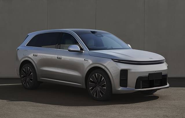 尊界首款 MPV V800 亮相工信部！理想 L6 设计焕新，小鹏发布多款 SUV 车型