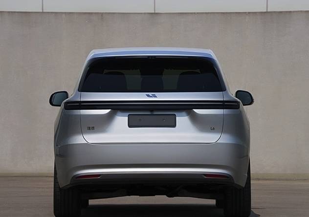 尊界首款 MPV V800 亮相工信部！理想 L6 设计焕新，小鹏发布多款 SUV 车型