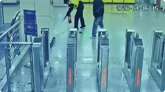 上海地铁48小时两起充电宝自燃 当事人均称不清楚