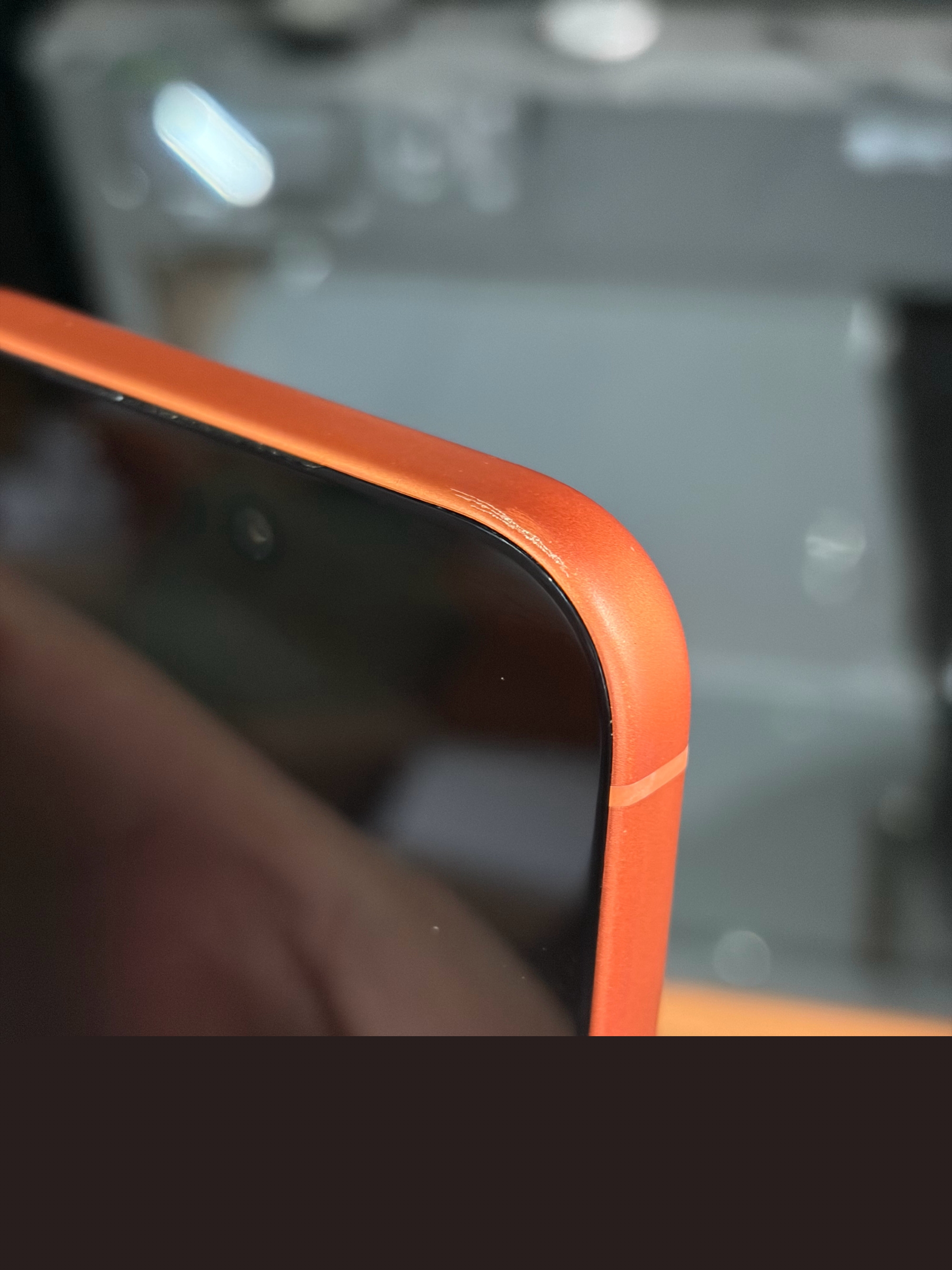 iPhone 17 Pro Max铝合金机身一碰就花 博主直呼苦不堪言