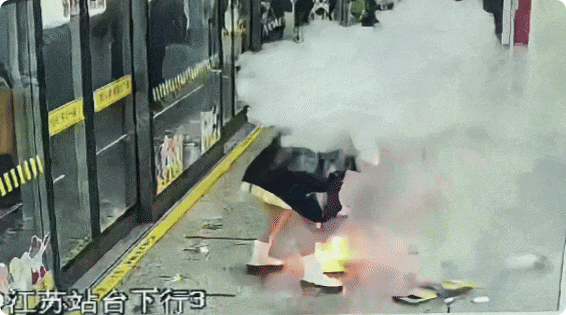 上海地铁48小时两起充电宝自燃 当事人均称不清楚