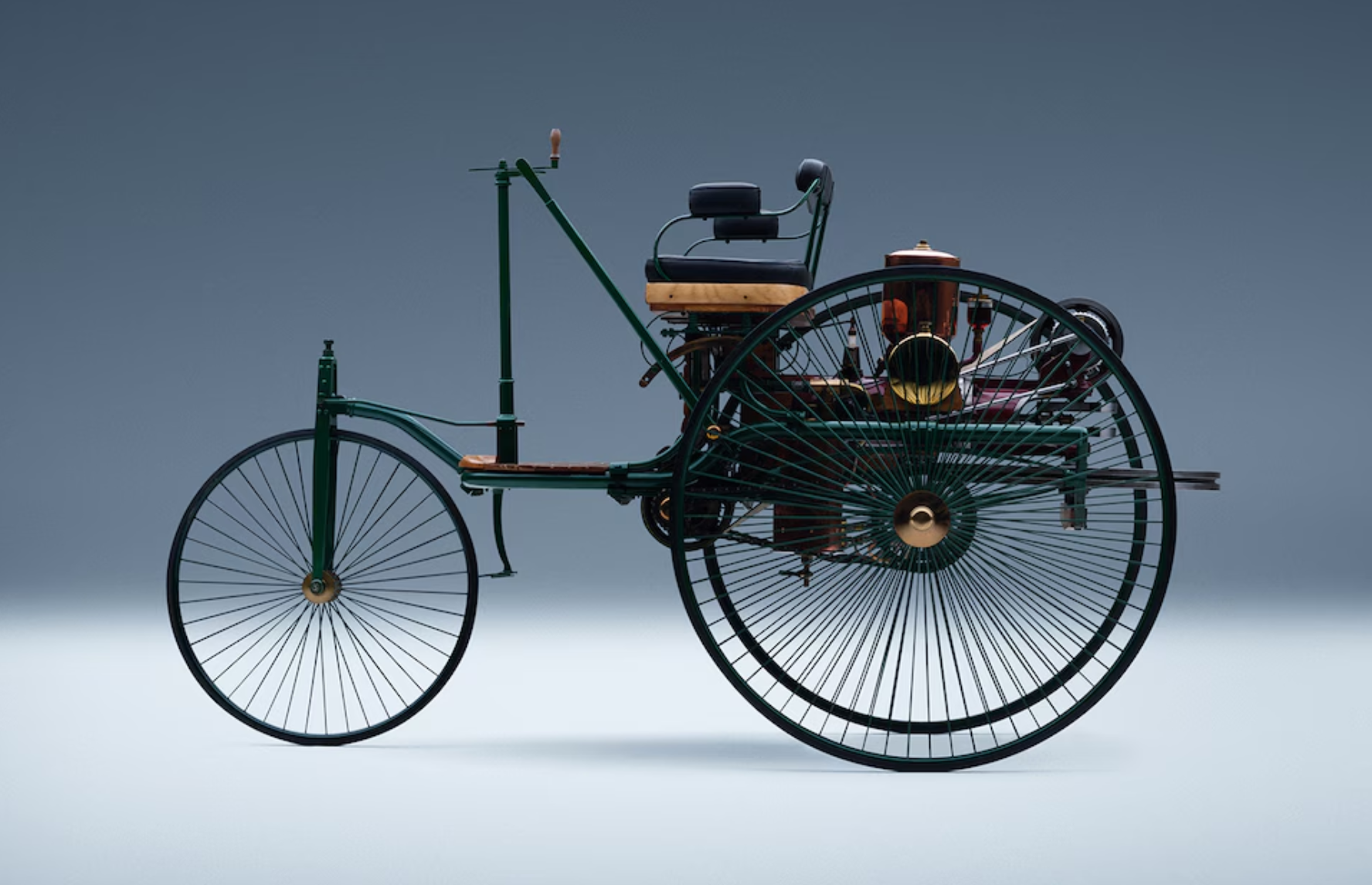 世界上第一台汽车“奔驰1号”现身北京车展 现场演示启动、行驶