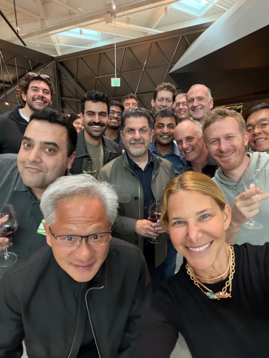 OpenAI，危机四伏