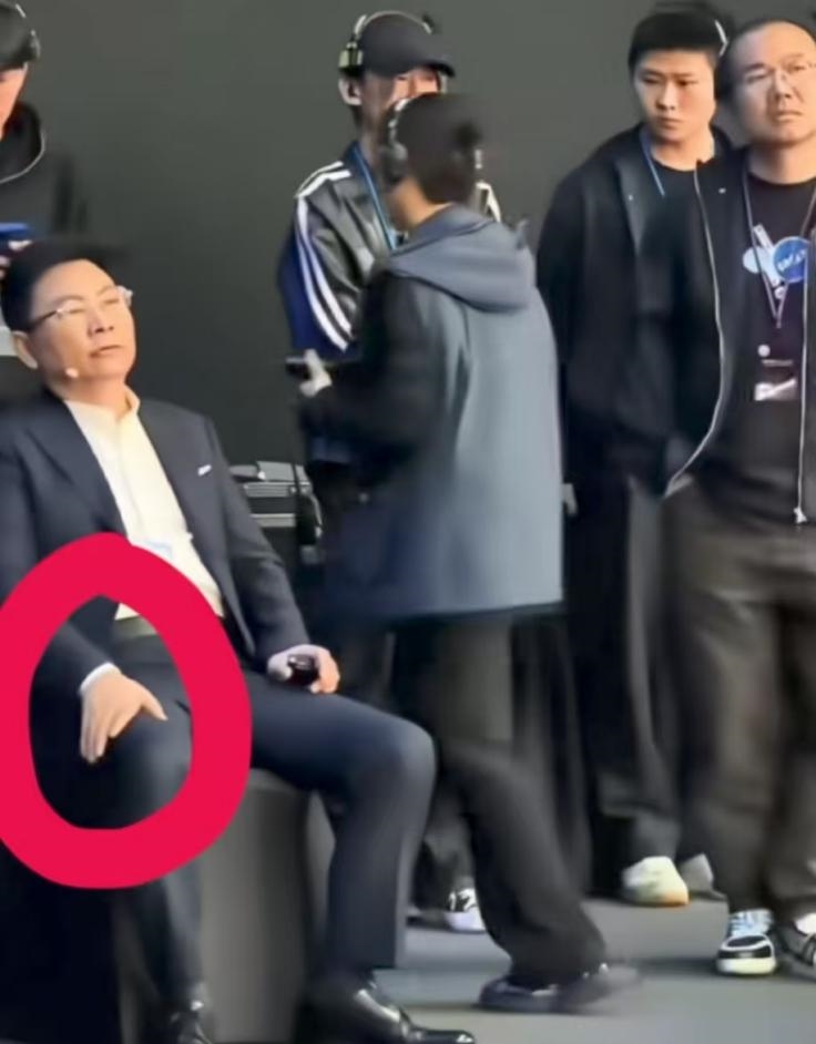 余承东缺席3月发布会原因曝光：曾在长沙摔了一跤 骨头至今不太能弯