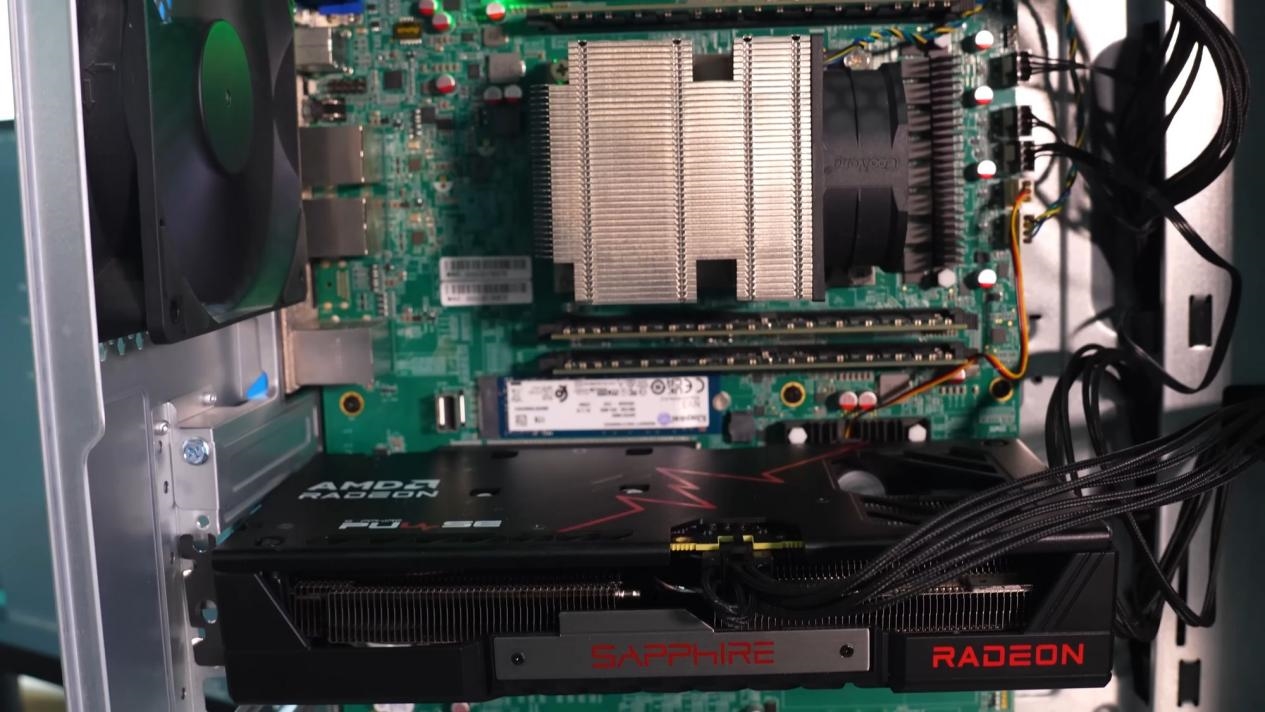 龙芯内核授权：俄罗斯自研CPU游戏实测 《巫师3》能到38FPS