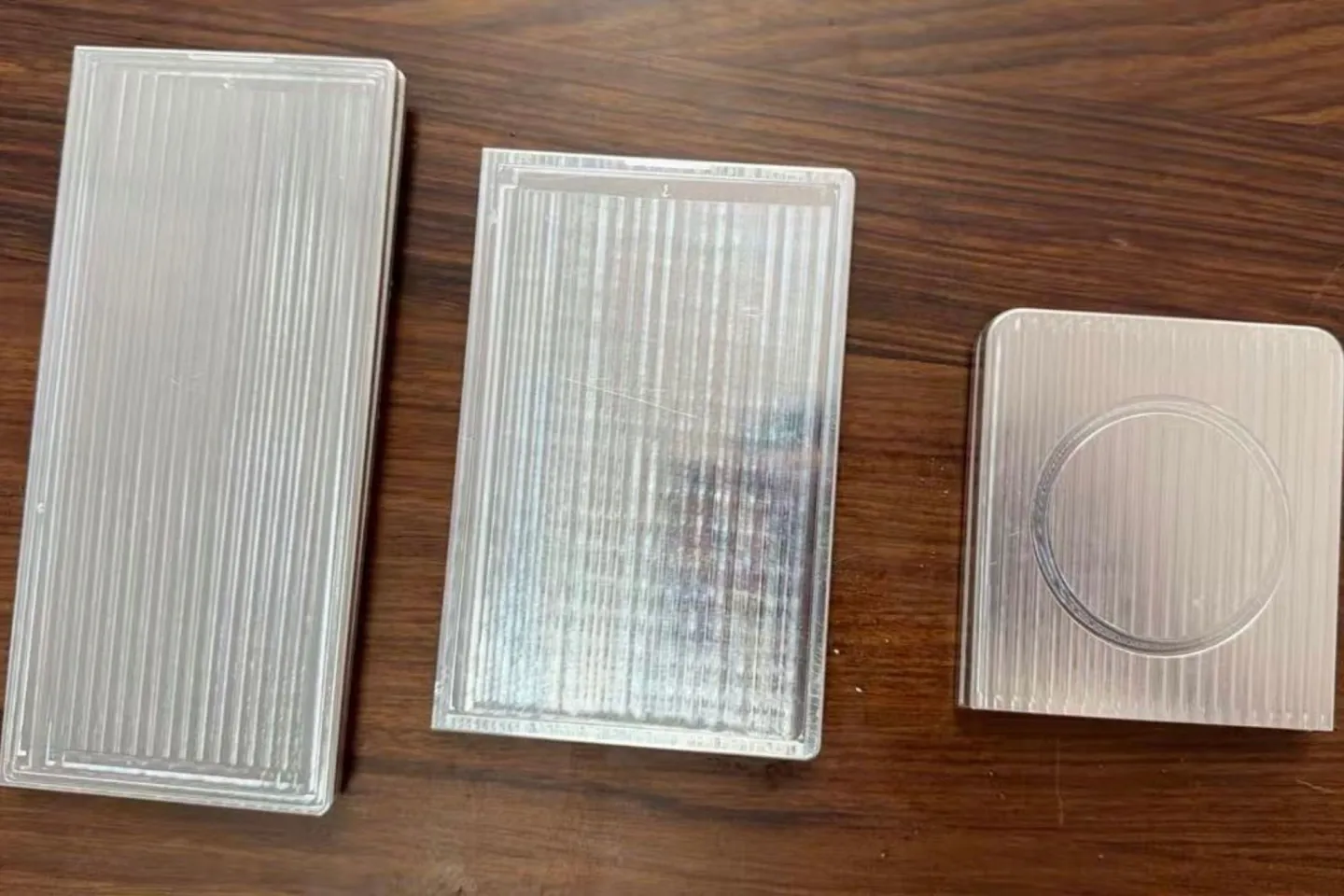 泄露机模曝三星或将推出更宽形态折叠手机Galaxy Z Fold 8 Wide