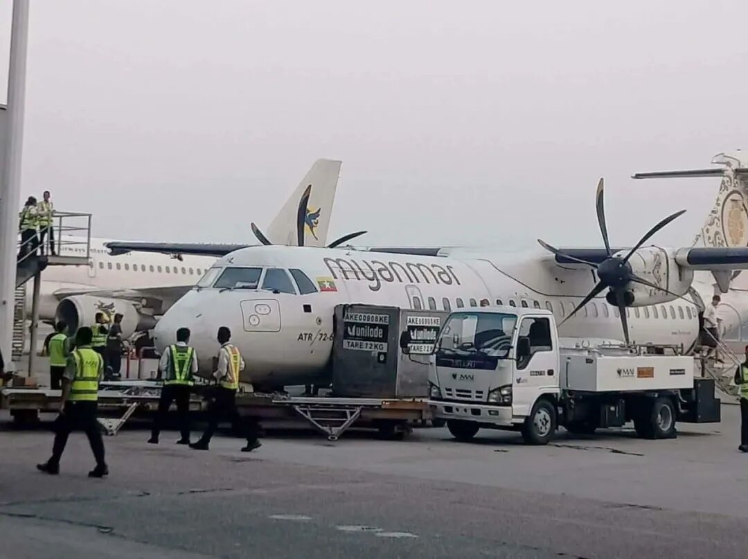 缅甸一客机滑行时疑似刹车失灵 撞完空客A319又撞上板车