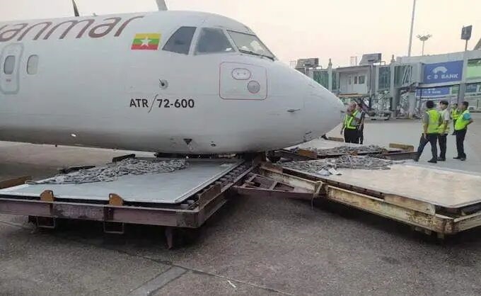 缅甸一客机滑行时疑似刹车失灵 撞完空客A319又撞上板车