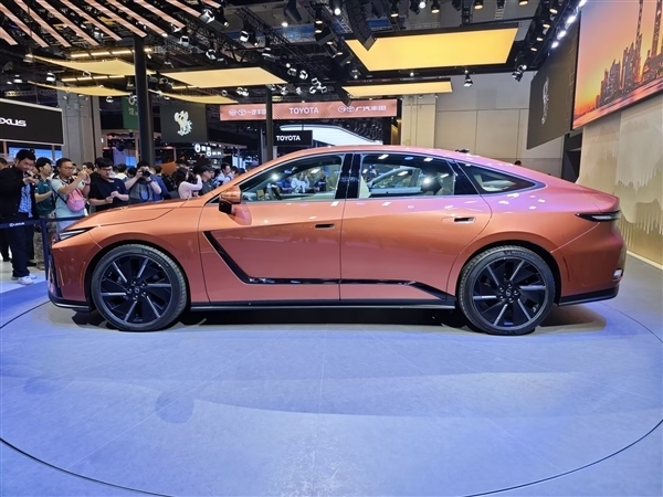 全新一代雷克萨斯ES上市 29.99万起