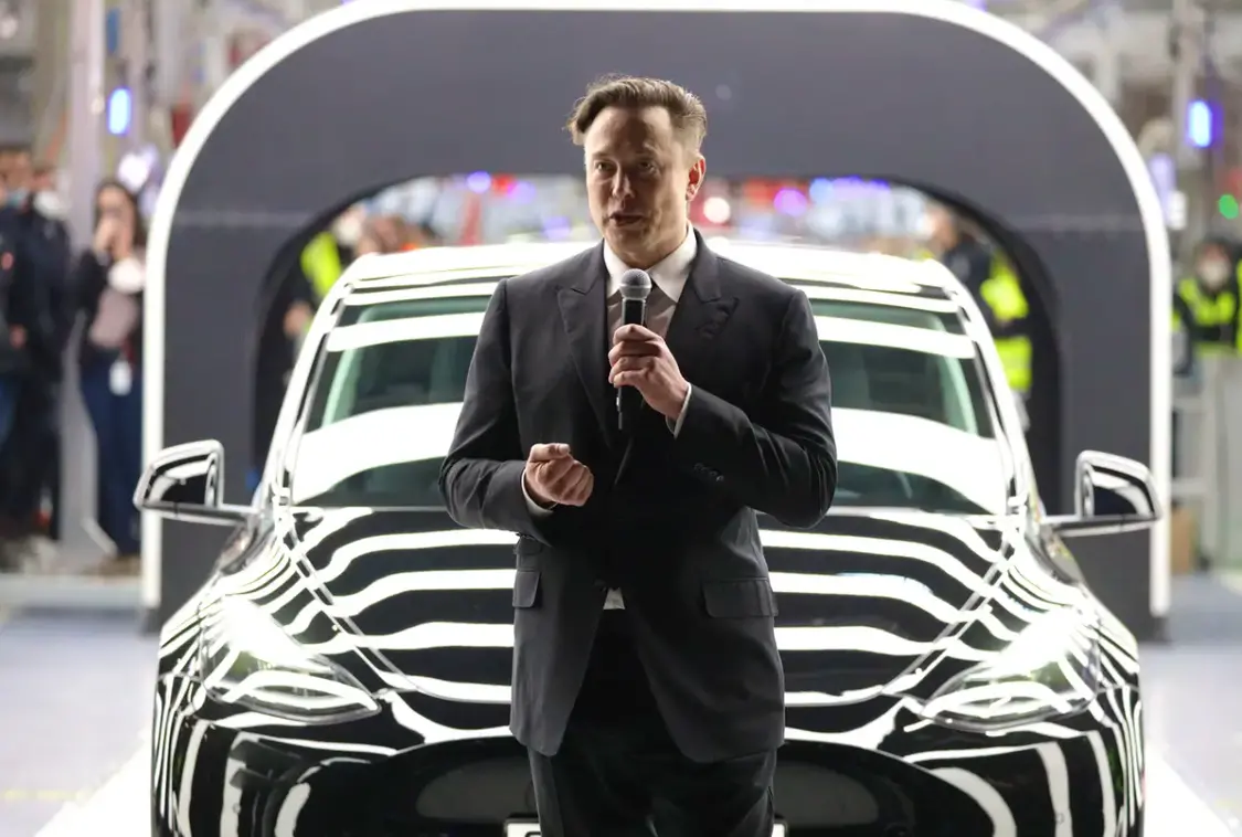 特斯拉老车主抱怨FSD无法升级：马斯克是在“挂羊头卖狗肉”