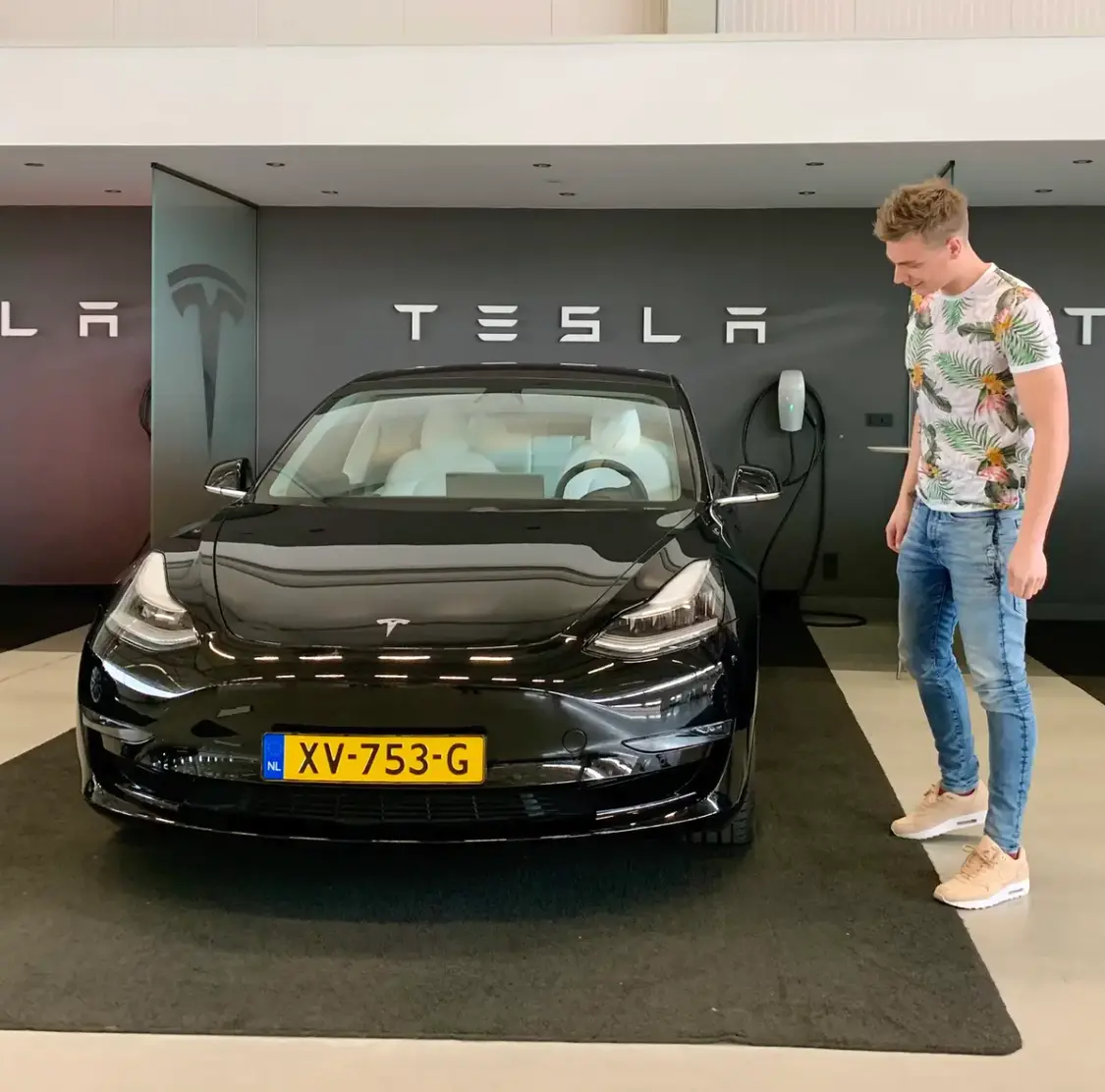 特斯拉老车主抱怨FSD无法升级：马斯克是在“挂羊头卖狗肉”