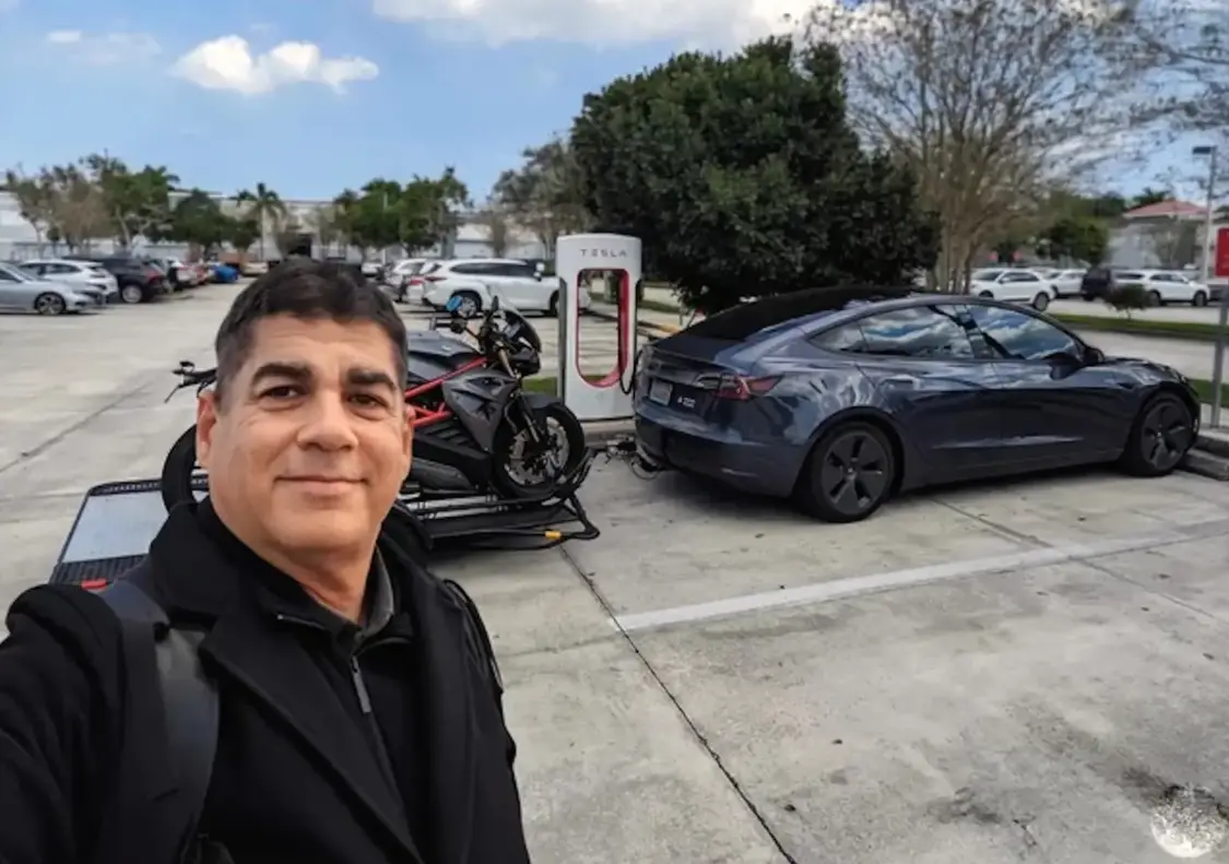 特斯拉老车主抱怨FSD无法升级：马斯克是在“挂羊头卖狗肉”