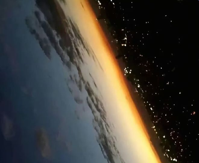 DeepSeek又有大更新 这次它终于看得见了