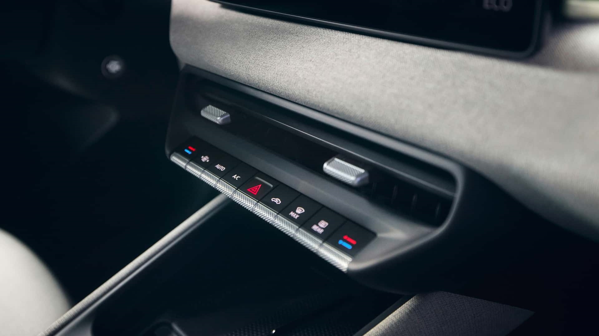 经典小车电动化重生 大众ID.Polo正式发布：实体按键管够