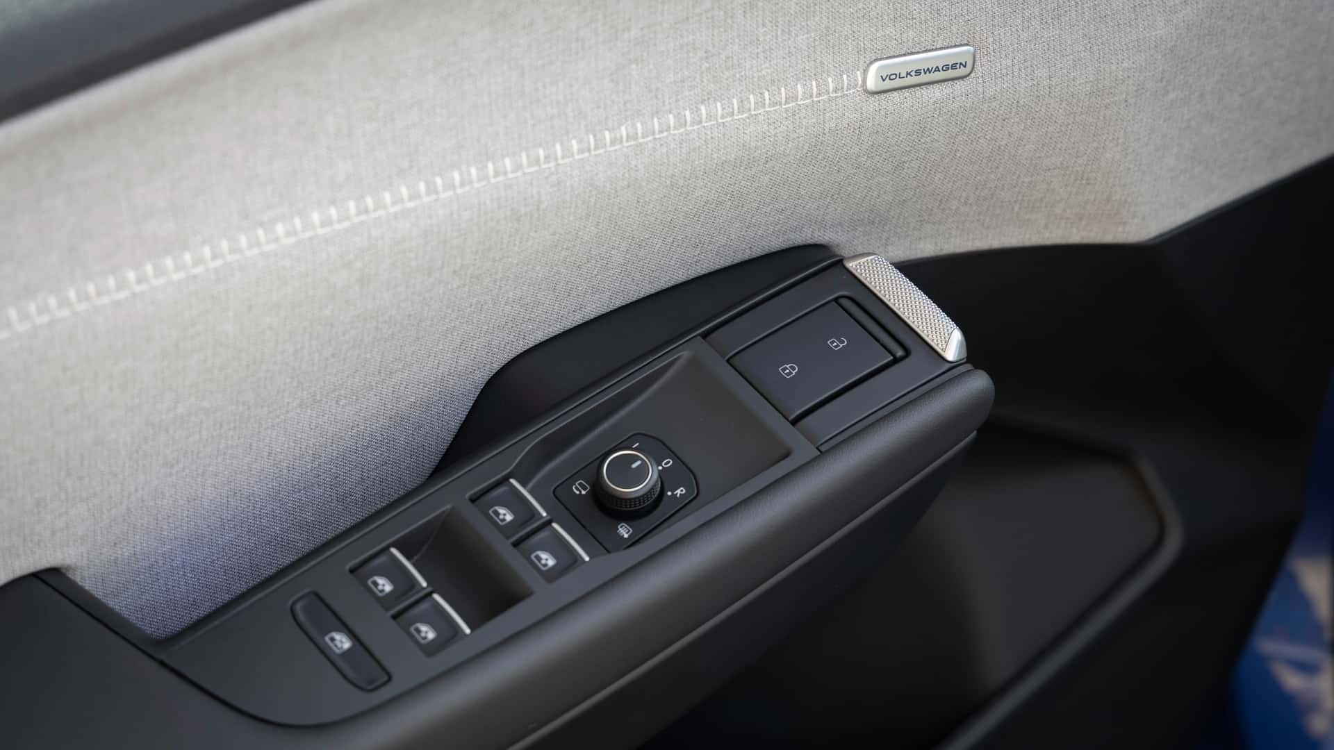 经典小车电动化重生 大众ID.Polo正式发布：实体按键管够