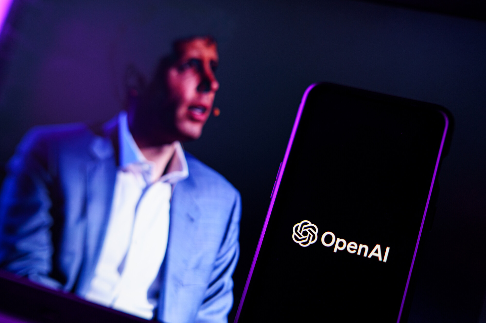 萨姆·阿尔特曼：OpenAI 不想用 AI 把你“换掉”