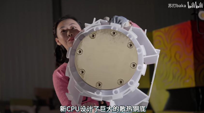 发烧友小姐姐造了台能住人的巨型电脑主机：12000W热量+空调散热 活人变手办