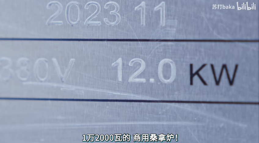 发烧友小姐姐造了台能住人的巨型电脑主机：12000W热量+空调散热 活人变手办