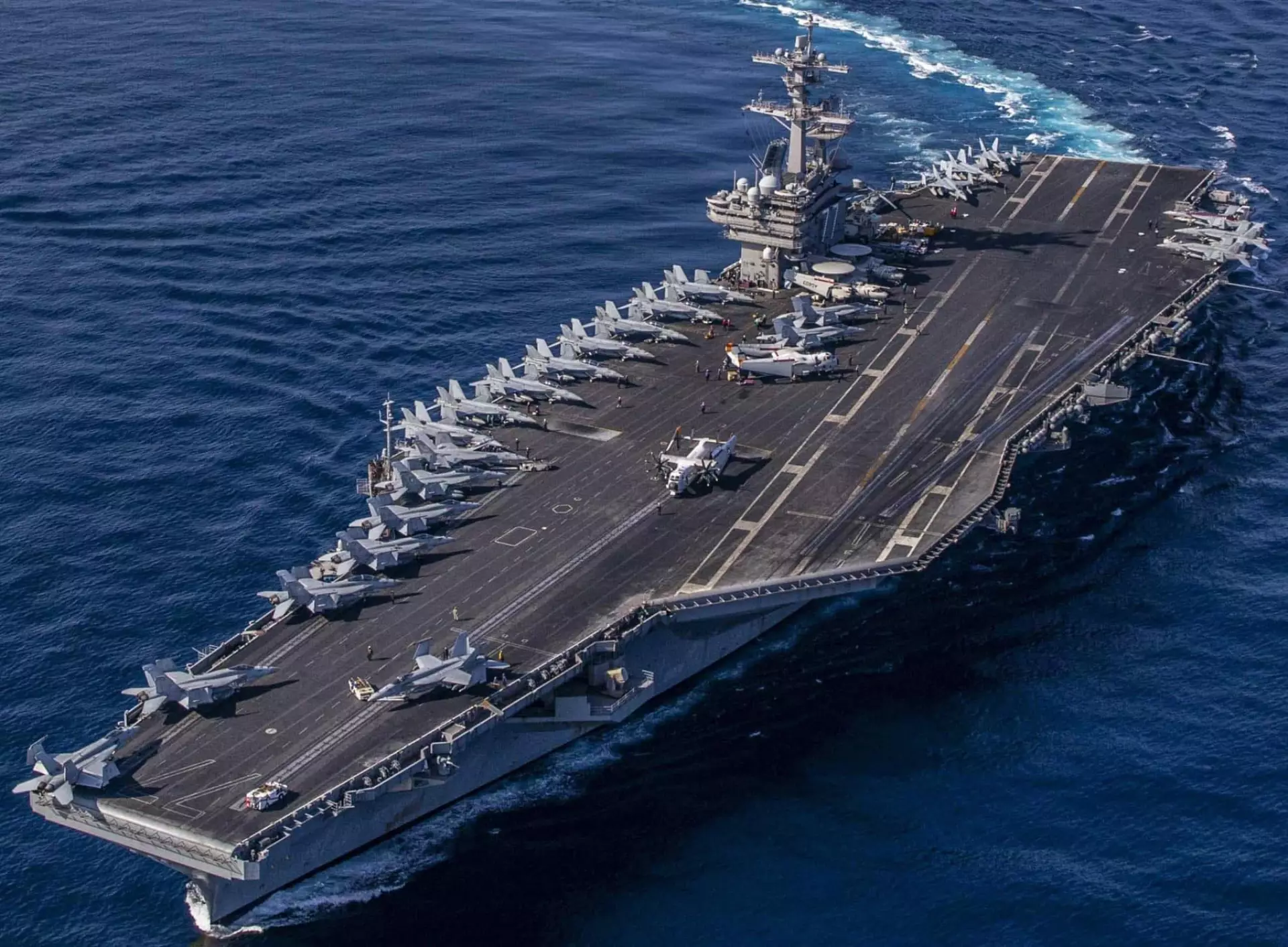 美国海军在布什号航母上测试LOCUST激光武器 对无人机目标击落率100%