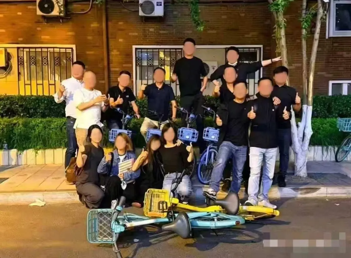 哈啰员工放倒青桔美团单车还合照？拉踩对手不能成习惯